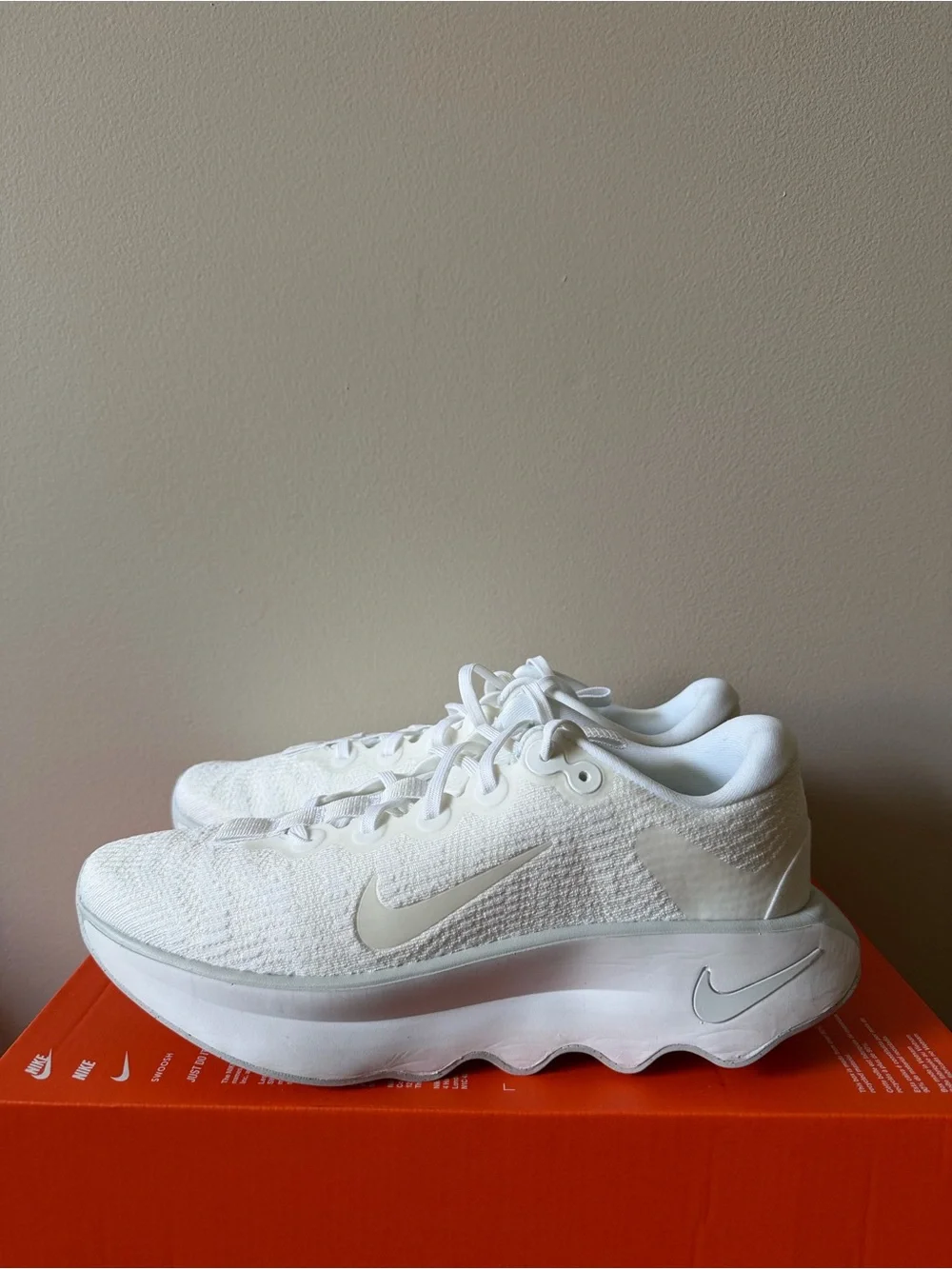 Nike Motiva Summit White DV1238-106 Women’s Size 10.5